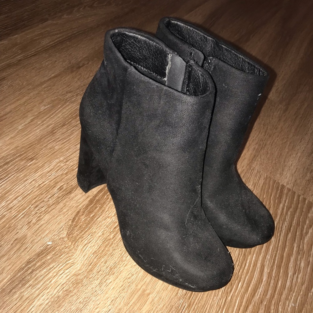 Like new black high heeled booties